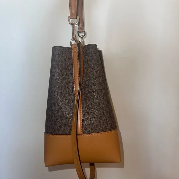 Michael Kors Signature Bucket Bag - Picture 3 of 7